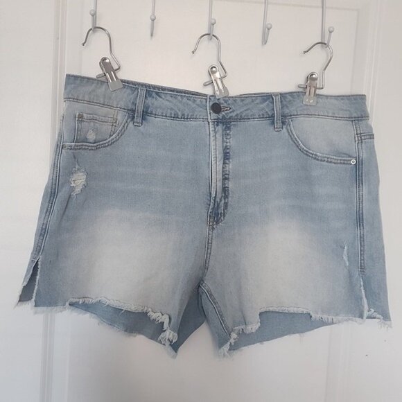 Terra & Sky Pants - Terra & Sky raw hem Jean Shorts Size 18W